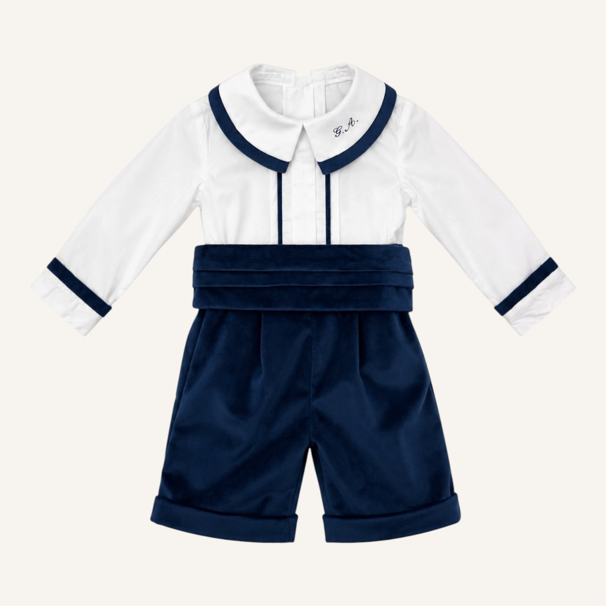 Completo in velluto blu con camicia in cotone