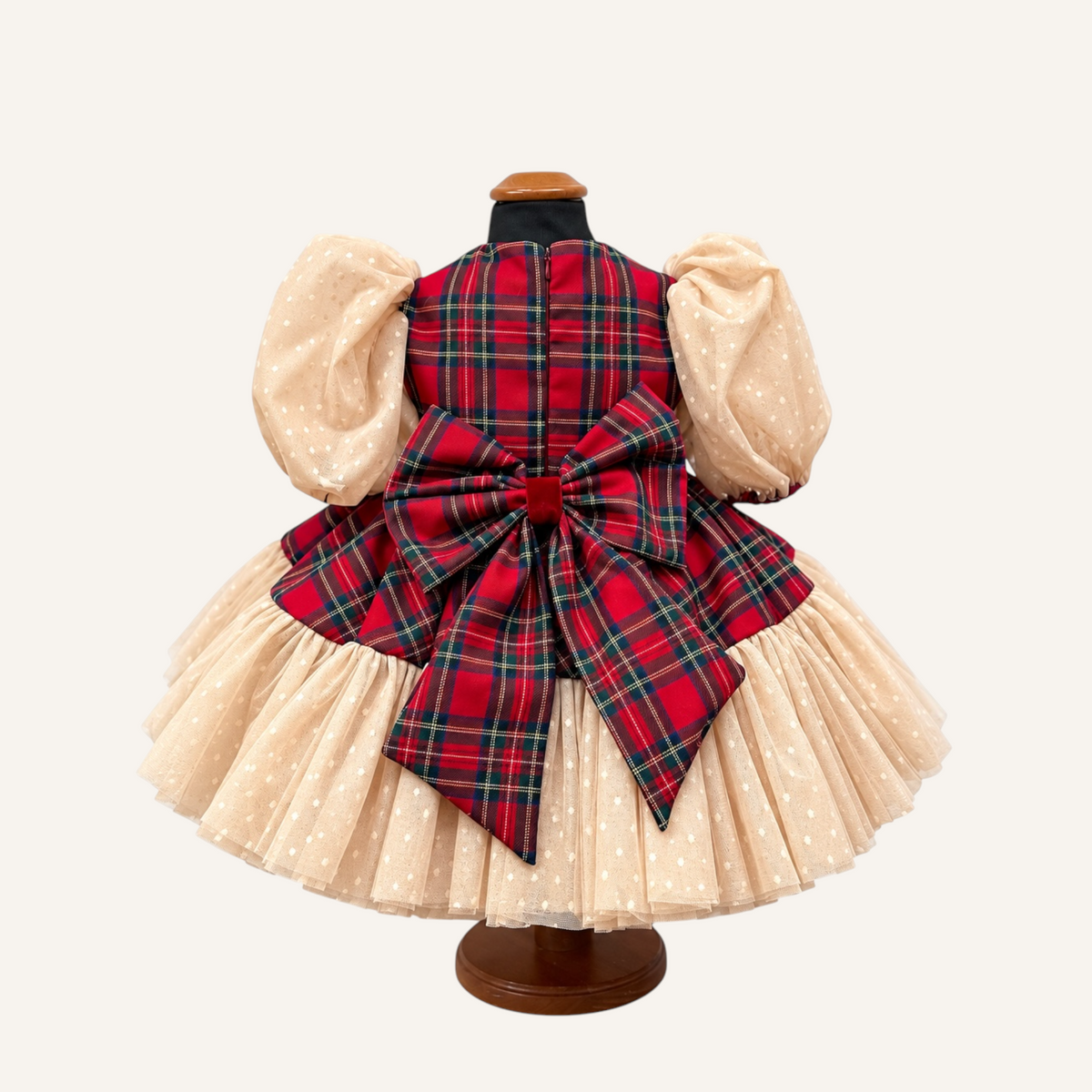 Abito in tartan con tulle