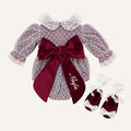 Completo La Boutique dei Bambini color malva in plumetis con colletto in pizzo e grande fiocco bordeaux in velluto