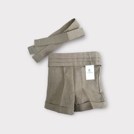 Pantaloncino in lino con cintura plisse e bretelle rimovibili