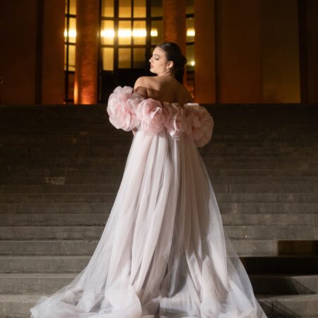 Abito scollo con mantella