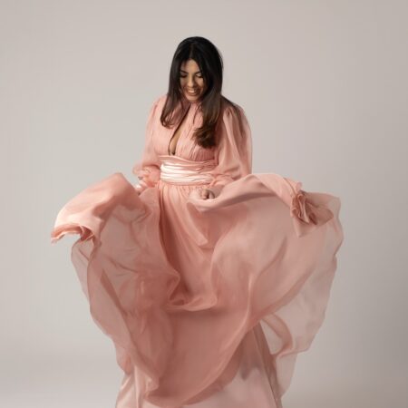 Abito Sartoriale in Chiffon Plissettato e Seta Delicata