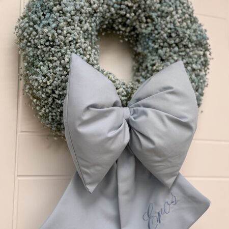 Fiocco nascita con fiori freschi