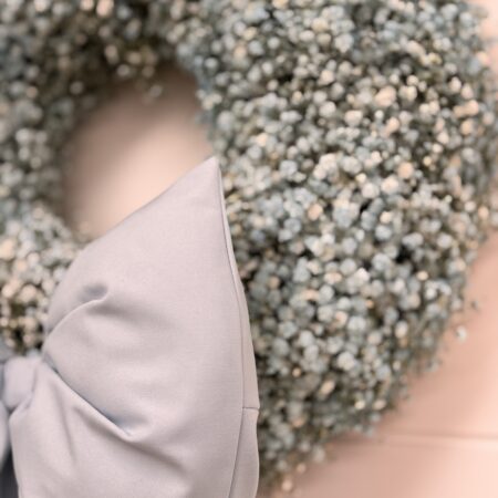 Fiocco nascita con fiori freschi