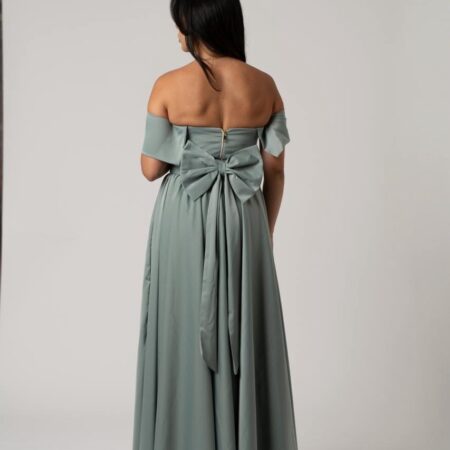 Abito in seta verde salvia con incrocio avanti e fiocco dietro