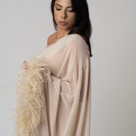 Abito in chiffon con piume boa