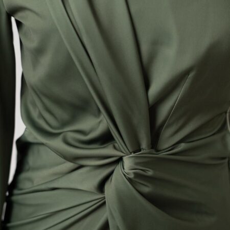 Abito in seta verde oliva
