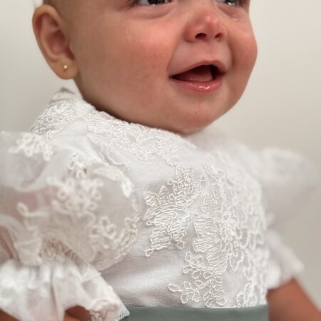 Pagliaccetto
In pizzo Grace con cintura verde e fiocco personalizzato