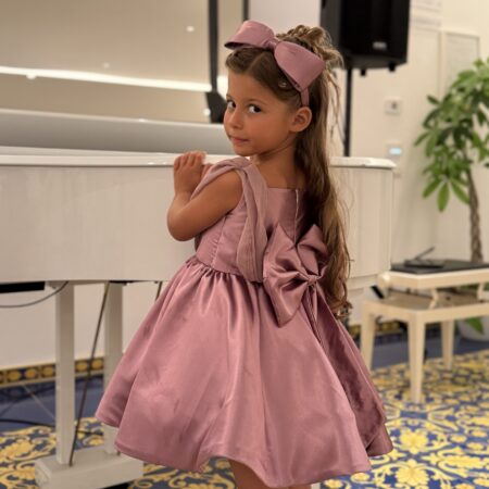 Abito in seta glicine con manica in chiffon