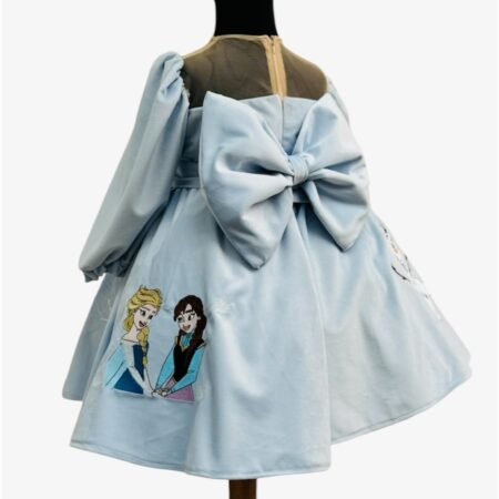 Abito in velluto con ricami Frozen e mantello