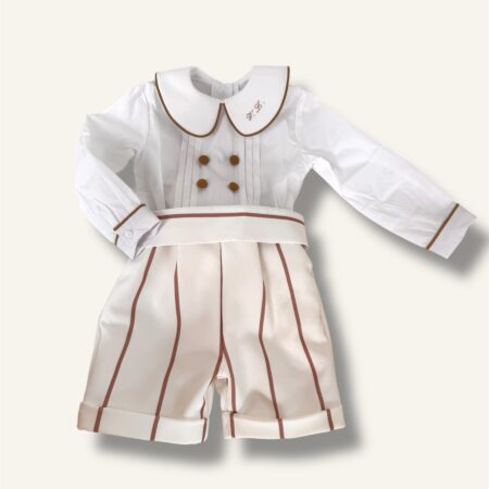 Completo in crepe con motivo riga e camicia con plisse e bottoni rivestiti