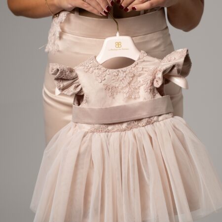 Coordinato mamma figlia in seta cipria con dettagli in pizzo