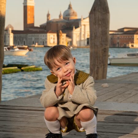 Cappottino in panno con dettagli in velluto verde acido