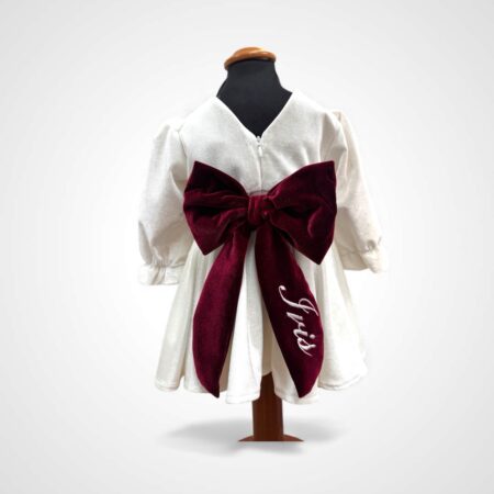 Abito in velluto bianco seta con fiocco bordeaux