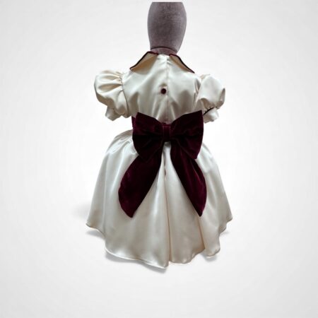 Abito in seta champagne con dettagli in velvet bordeaux